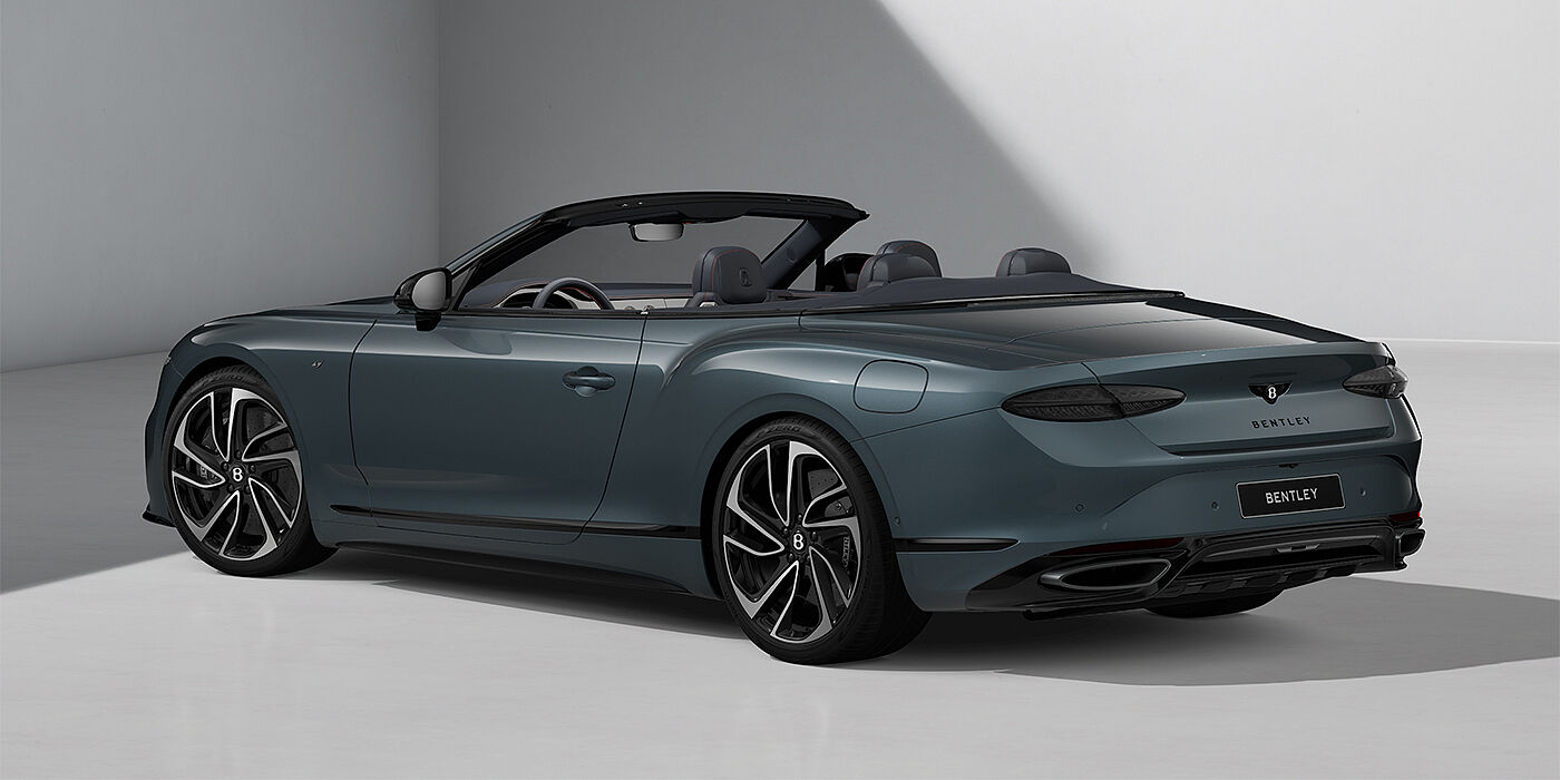 Bach Premium Cars GmbH Bentley Continental GTC S Cabrio in Thunder Blue Lackierung und 22-Zoll-Zehnspeichenrädern, Heckansicht 3/4