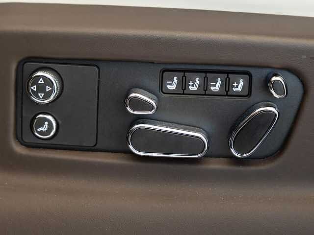 22:Bentley Bentayga EWB Mulliner V8, SUV, Cricketball, Bach Premium Cars GmbH